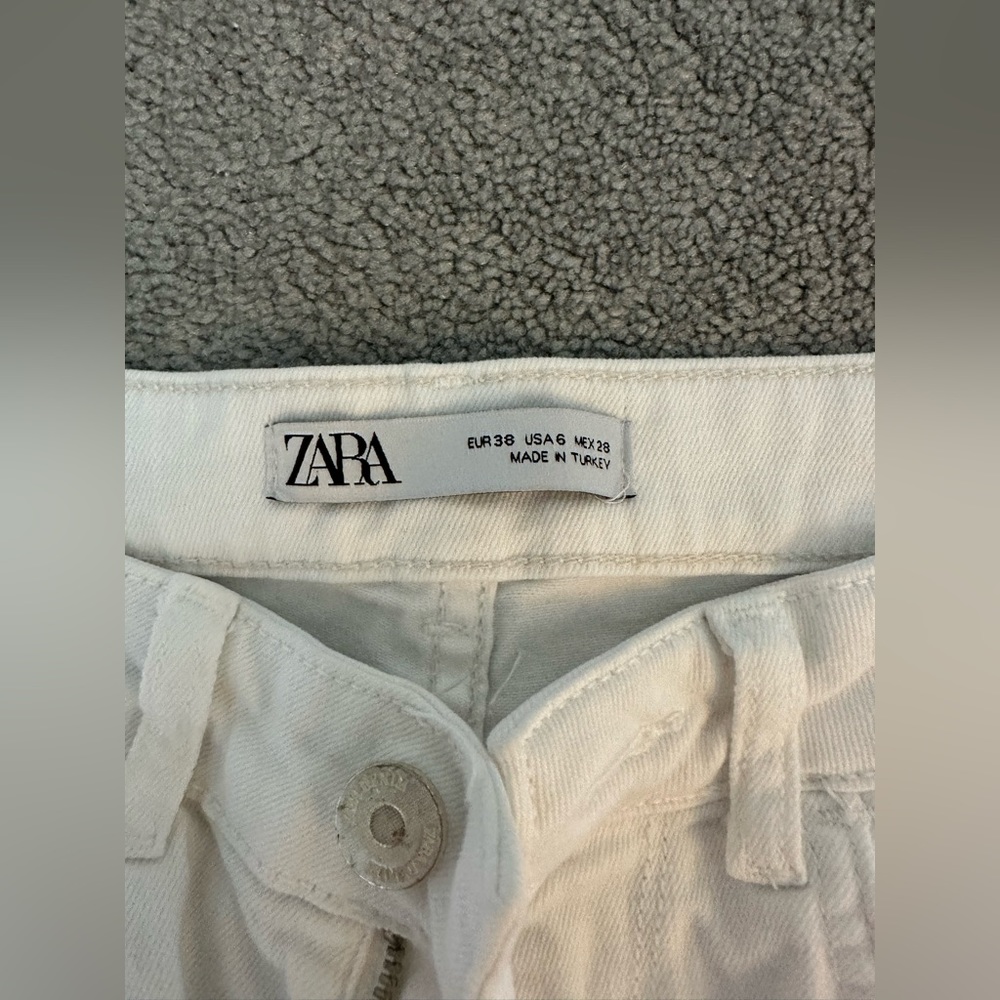Zara WHITE skinny jeans ( size 6)